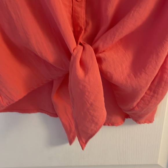 Coral Tahari button top with cute tie at front waist. - Picture 4 of 8